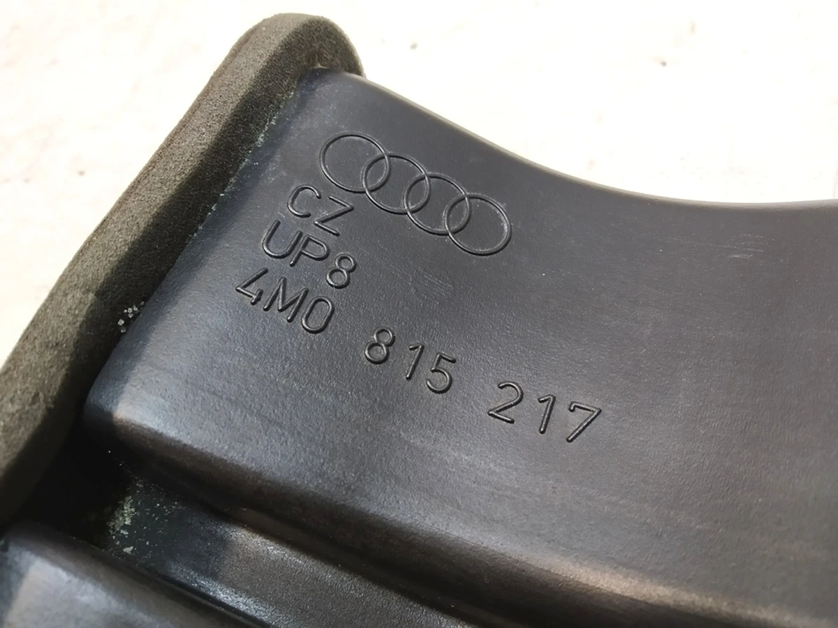 Воздуховод центральной консоли задний Audi Q7 4M0815217