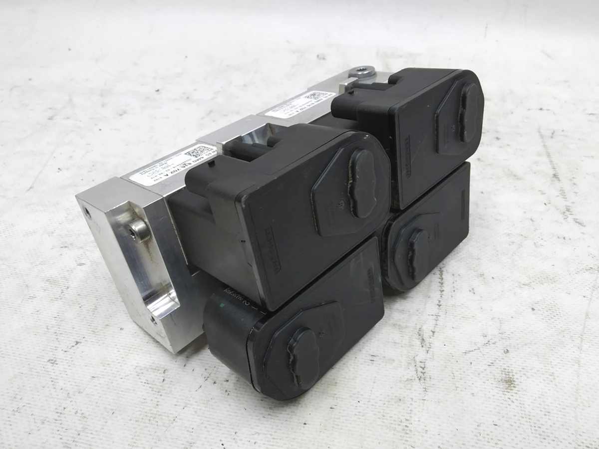 Valve block assembly Audi E-tron 4M0816102B