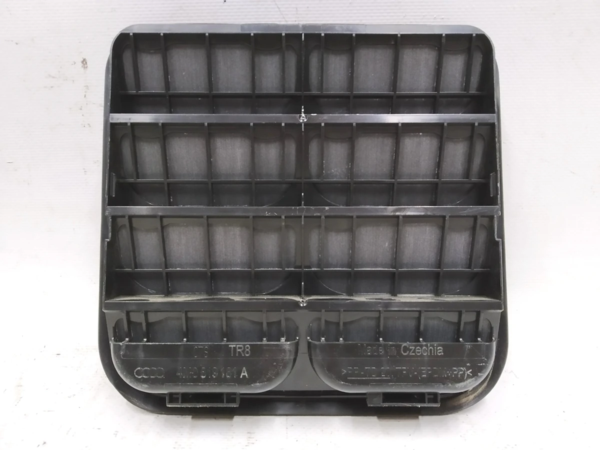 Вентиляционный клапан левый правый Audi E-tron 4M0819181A