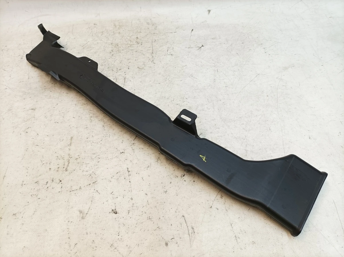 Повітропровід стійки B лівий Audi Q7 4M0819725B