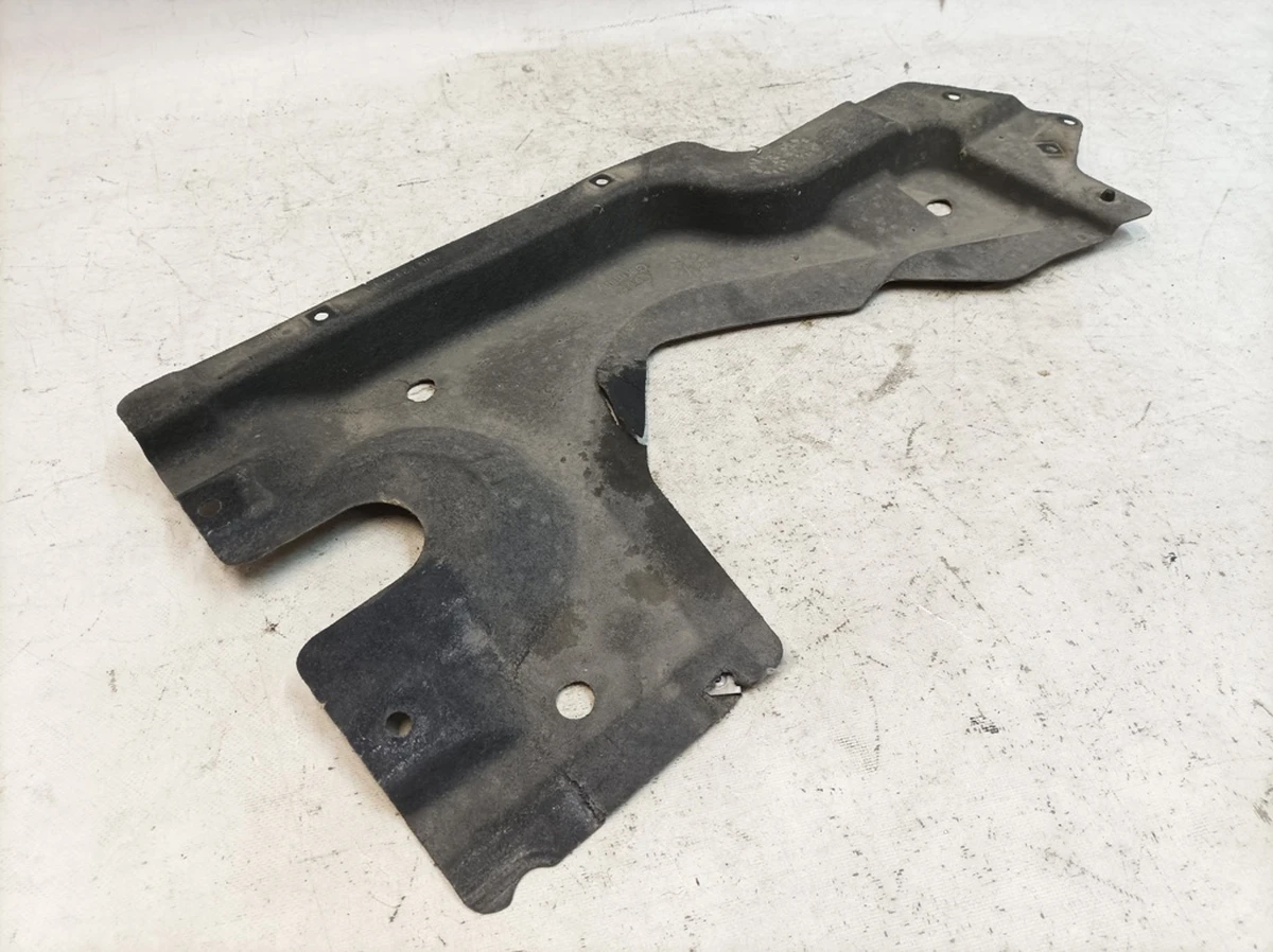 Underbody trim right with damage Audi Q7 4M0825214J