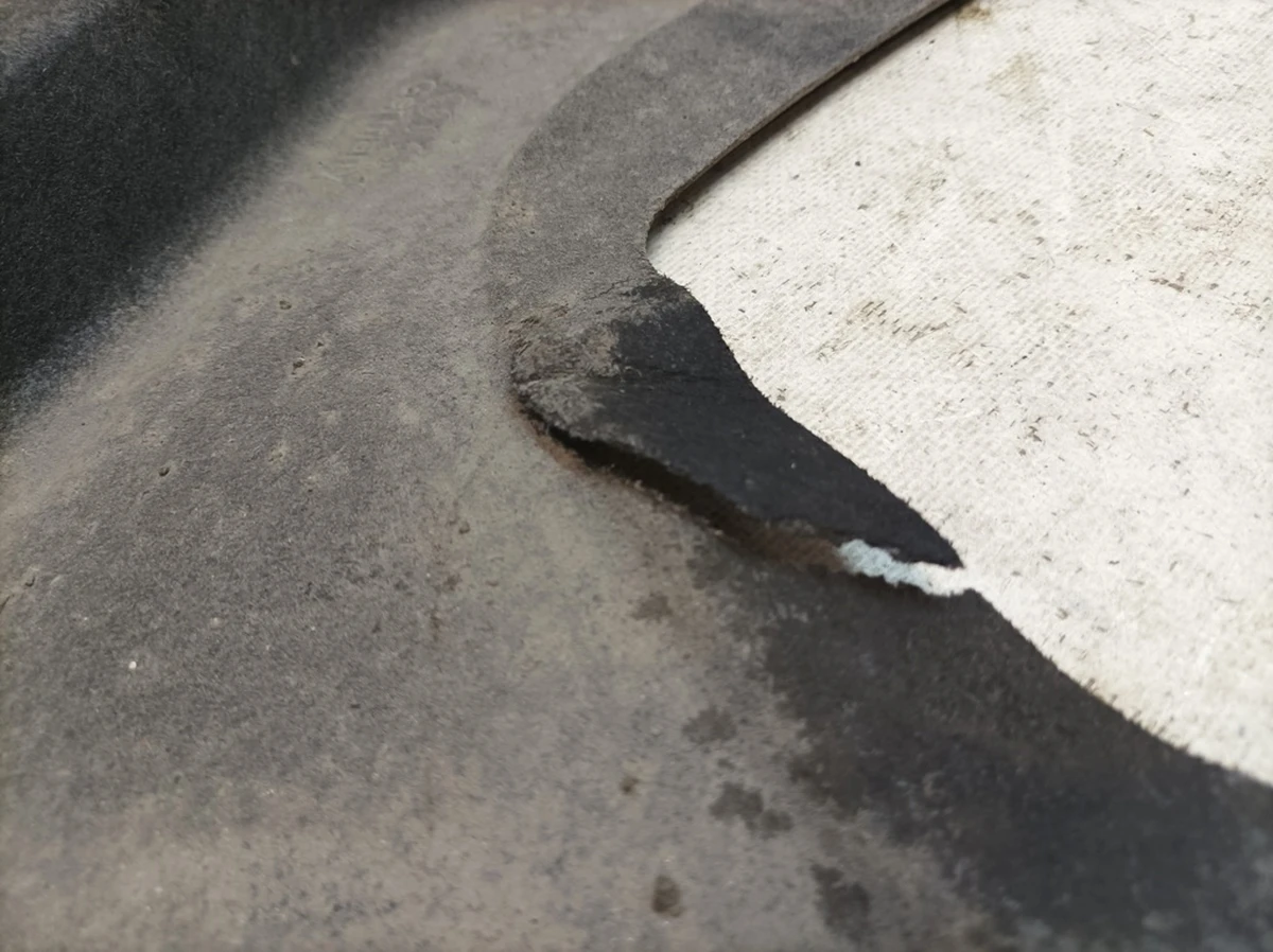 Underbody trim right with damage Audi Q7 4M0825214J