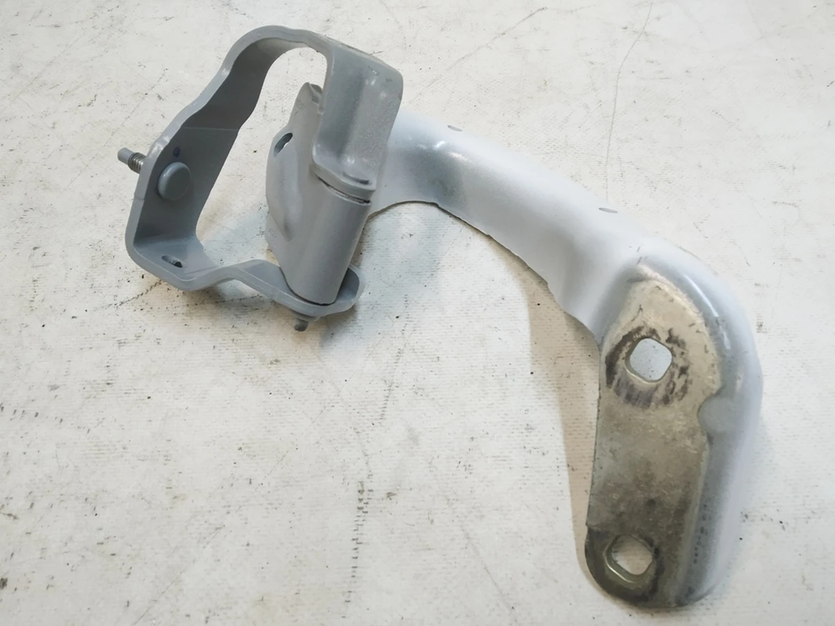 Петля крышки багажника правая Ibis White Audi Q7 4M0827300C