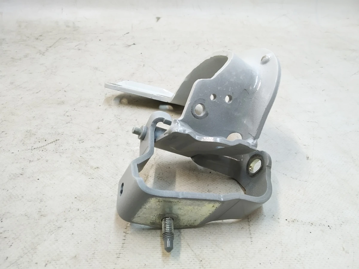 Петля крышки багажника правая Ibis White Audi Q7 4M0827300C