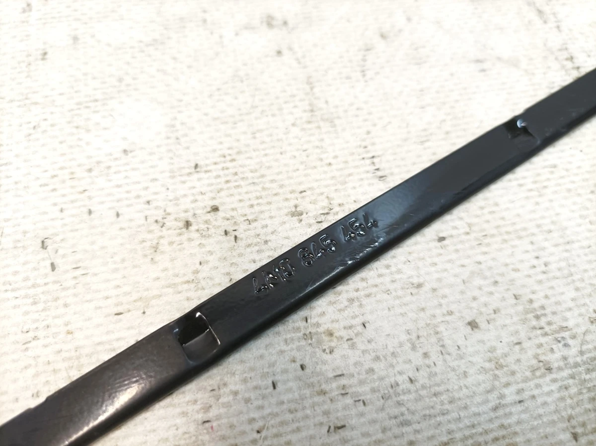 Клеммная колодка крепления планки водостока ветрового стекла правая Audi Q7 4M0845454