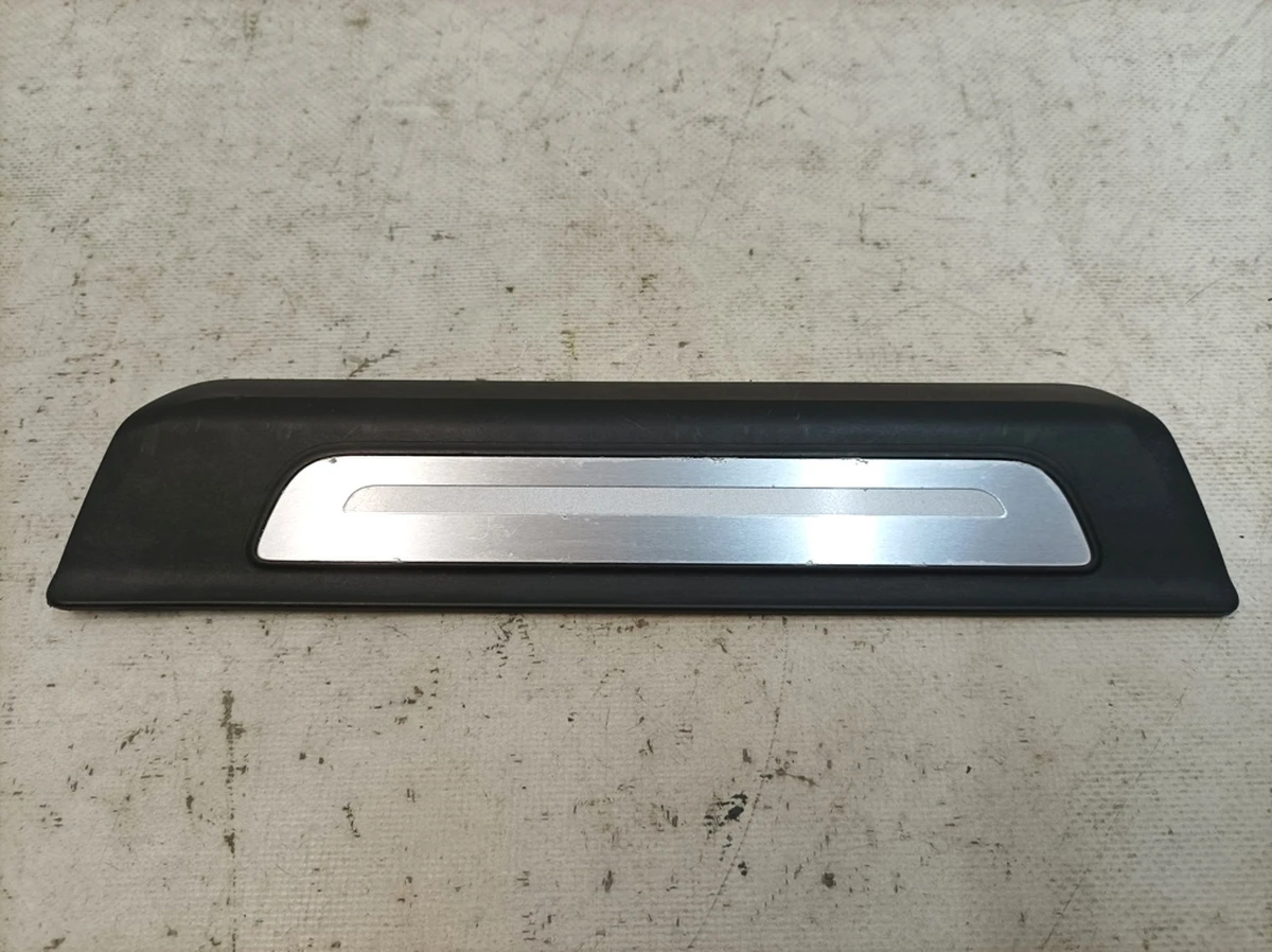 Накладка порога задняя левая наружная с повреждением Audi Q7 4M0853375A