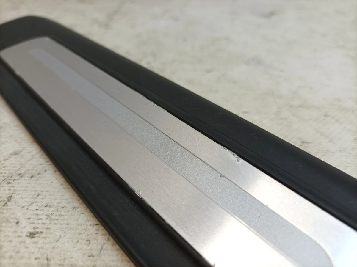 Накладка порога задняя левая наружная с повреждением Audi Q7 4M0853375A