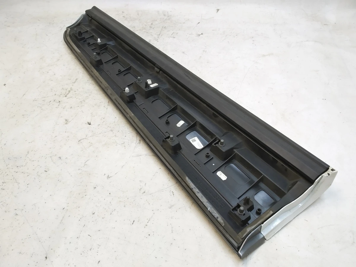 Накладка дверей передньої лівої нижня Ibis White (під фарбування) Audi Q7 4M0853959G