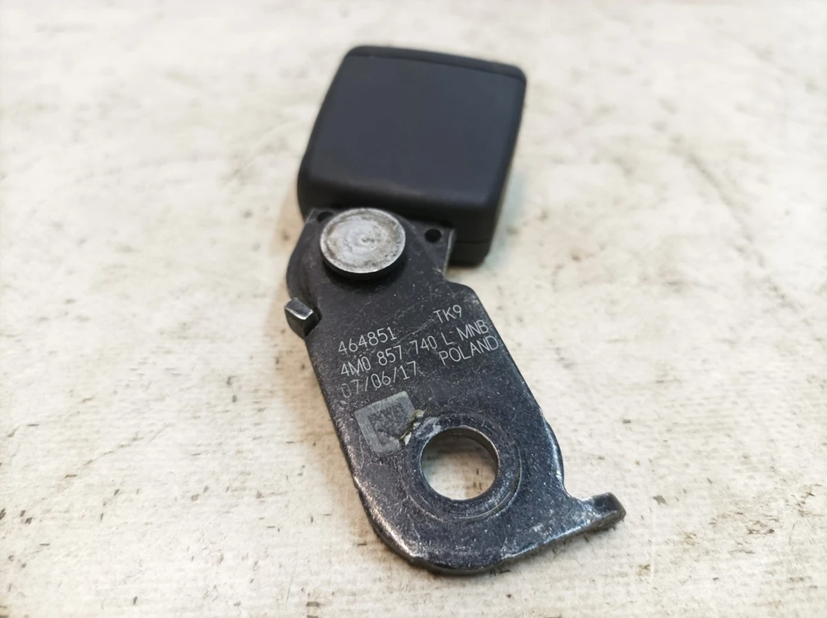 Замок ременя безпеки сидіння заднього правого Audi Q7 4M0857740L