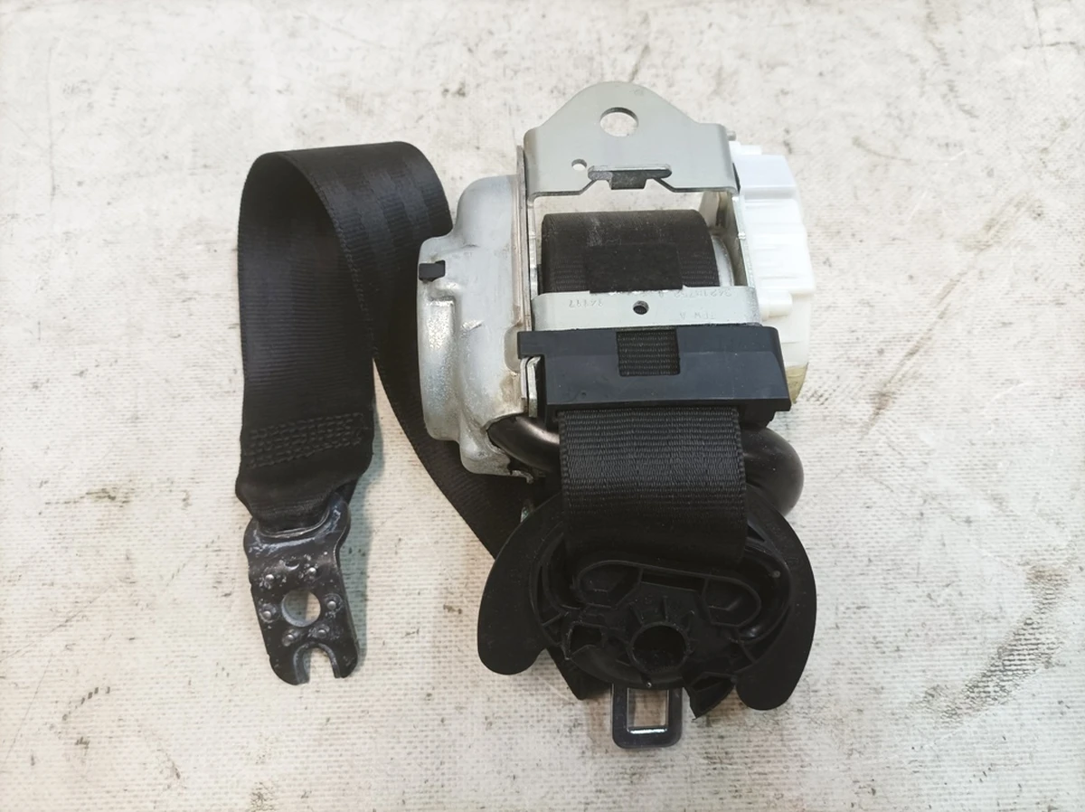 Ремінь безпеки триточковий другого ряду правий V04 Audi Q7 4M0857806D