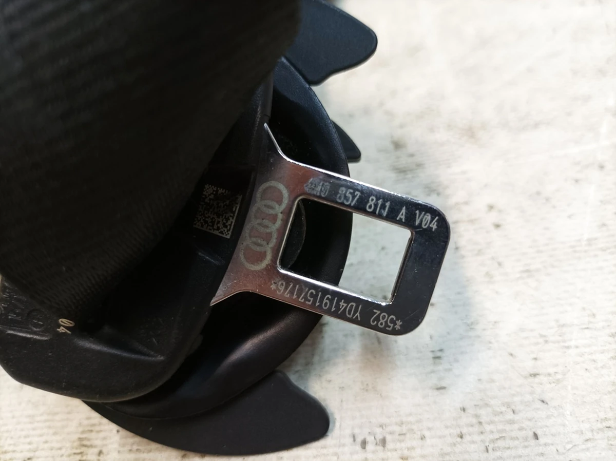 Ремінь безпеки триточковий третього ряду лівий V04 Audi Q7 4M0857811A