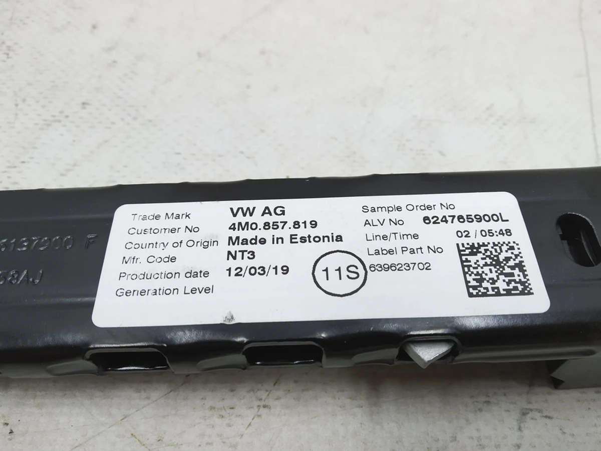 Механізм регулювання висоти ременя лівий правий Audi E-tron 4M0857819