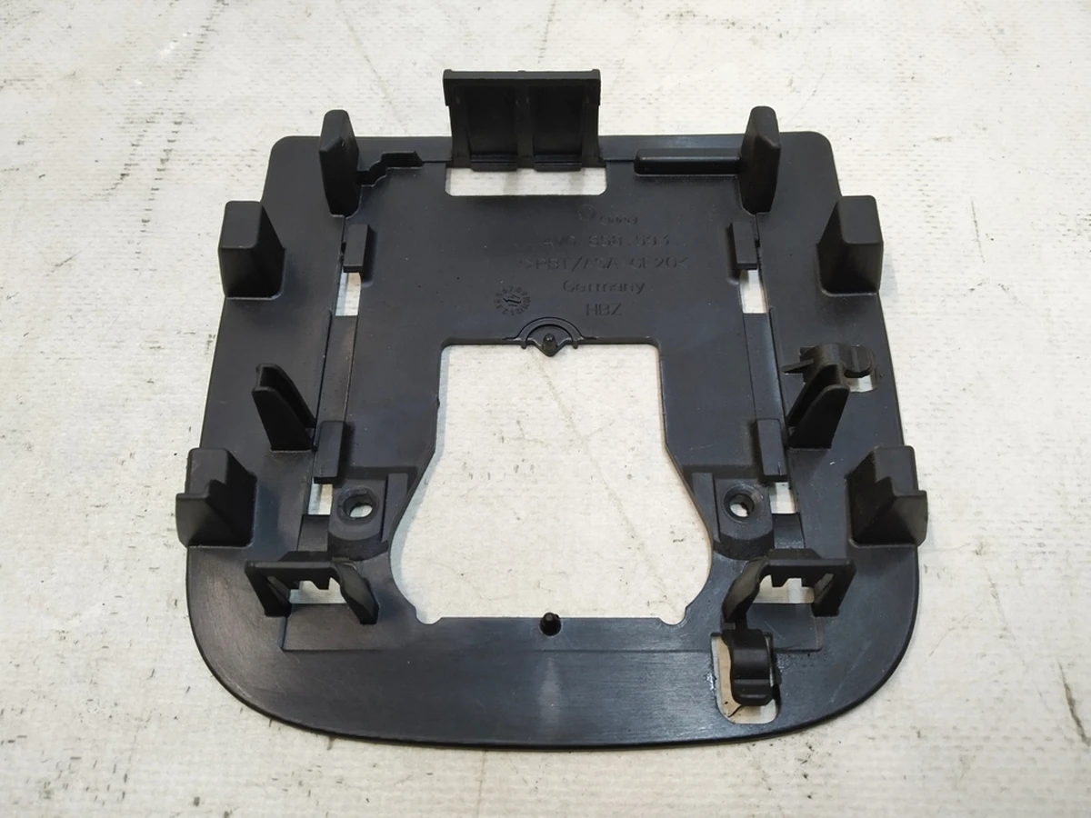 Пластина кріплення датчика дощу та камери на вітровому склі Audi Q7 4M0858593