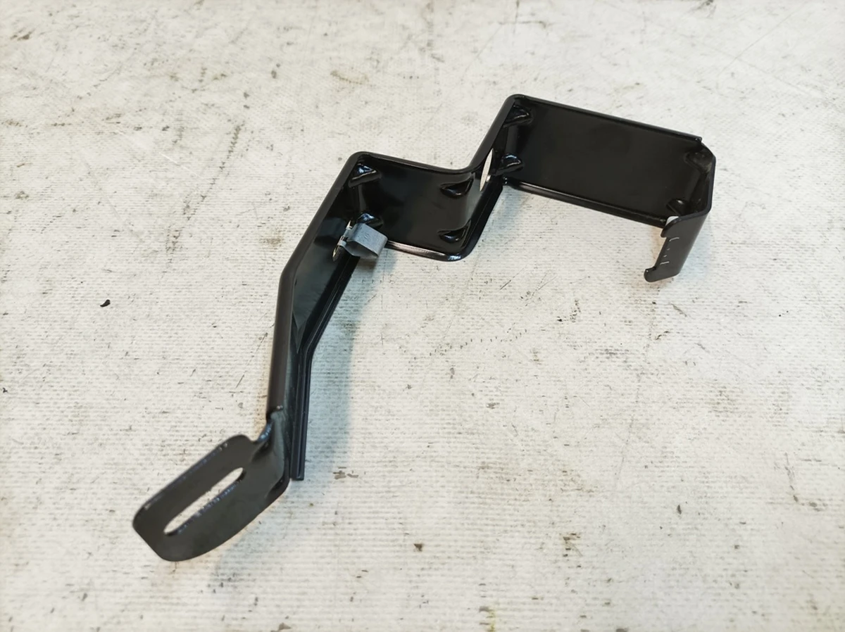 Кронштейн облицювання кріплення шторки багажного відсіку правий Audi Q7 4M0863254