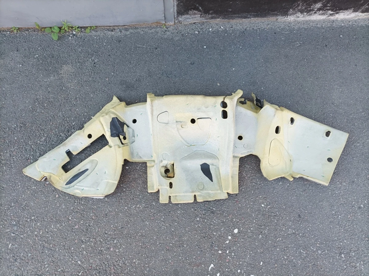 Шумоизоляция колёсной арки задней левой Audi Q7 4M0863813B