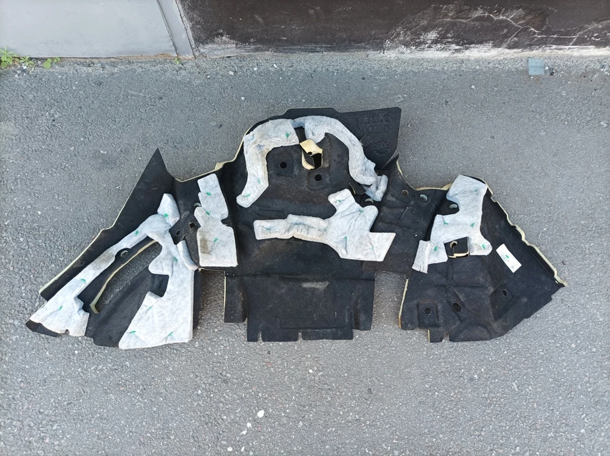 Soundproofing wheel arch rear right Audi Q7 4M0863814B