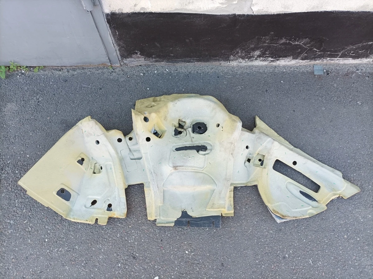 Soundproofing wheel arch rear right Audi Q7 4M0863814B