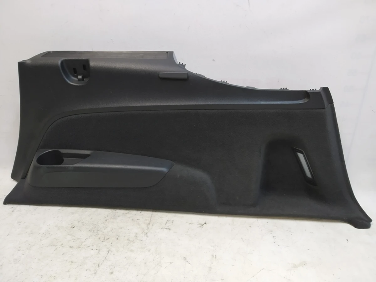 Оббивка багажного відсіку права Audi Q7 4M0863880E