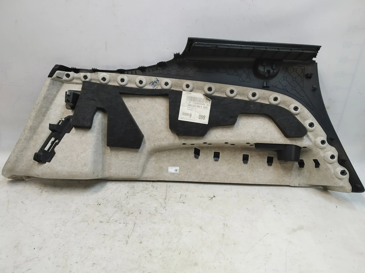 Оббивка багажного відсіку права Audi Q7 4M0863880E