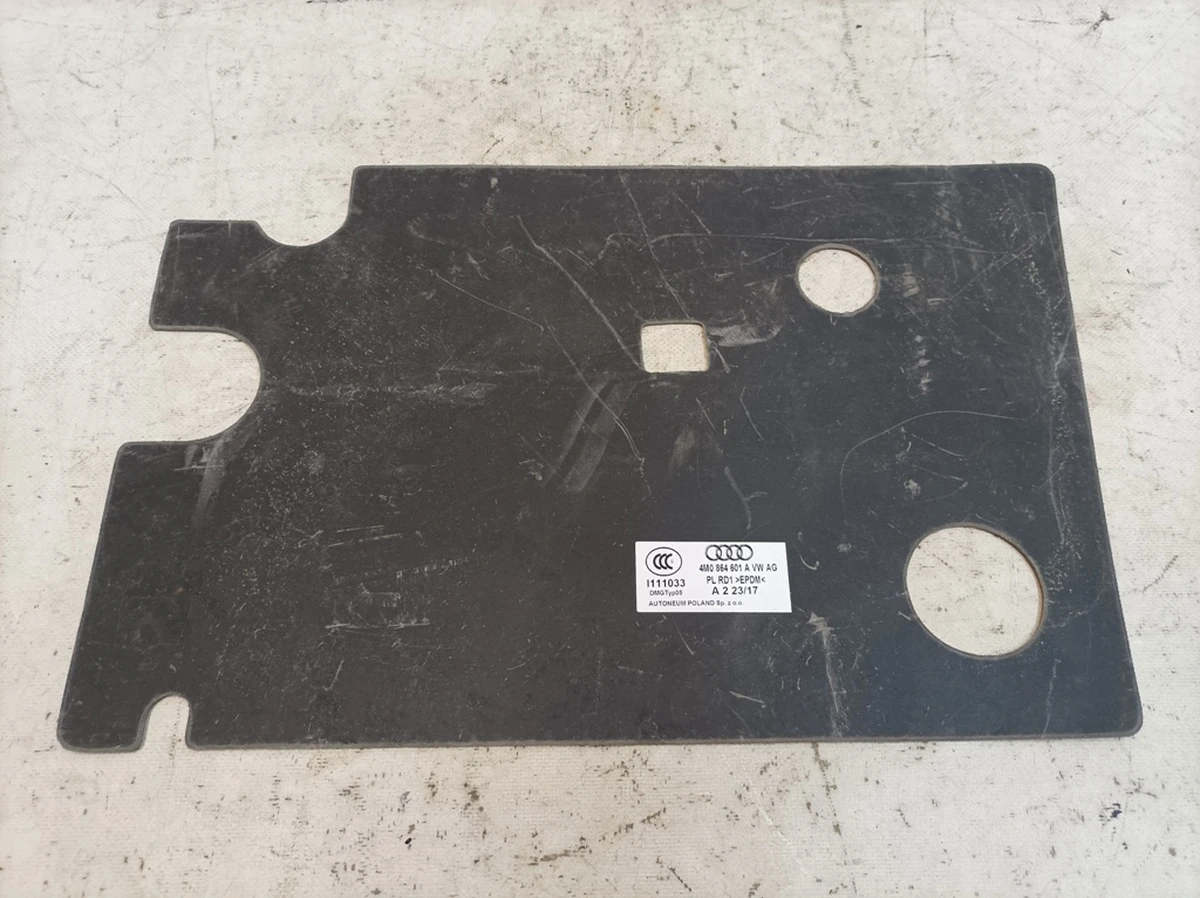 Шумоізоляція ніші запасного колеса передня ліва Audi Q7 4M0864601A