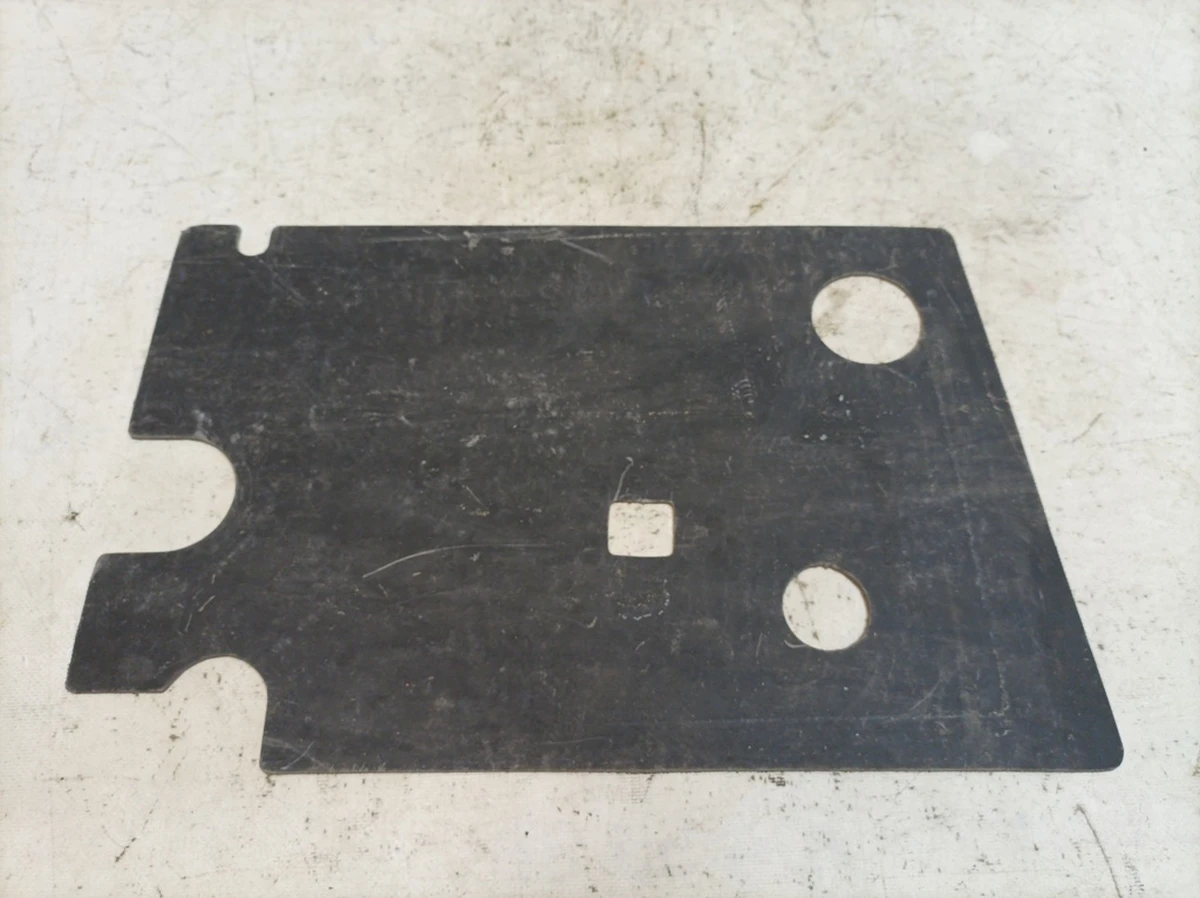 Шумоізоляція ніші запасного колеса передня ліва Audi Q7 4M0864601A