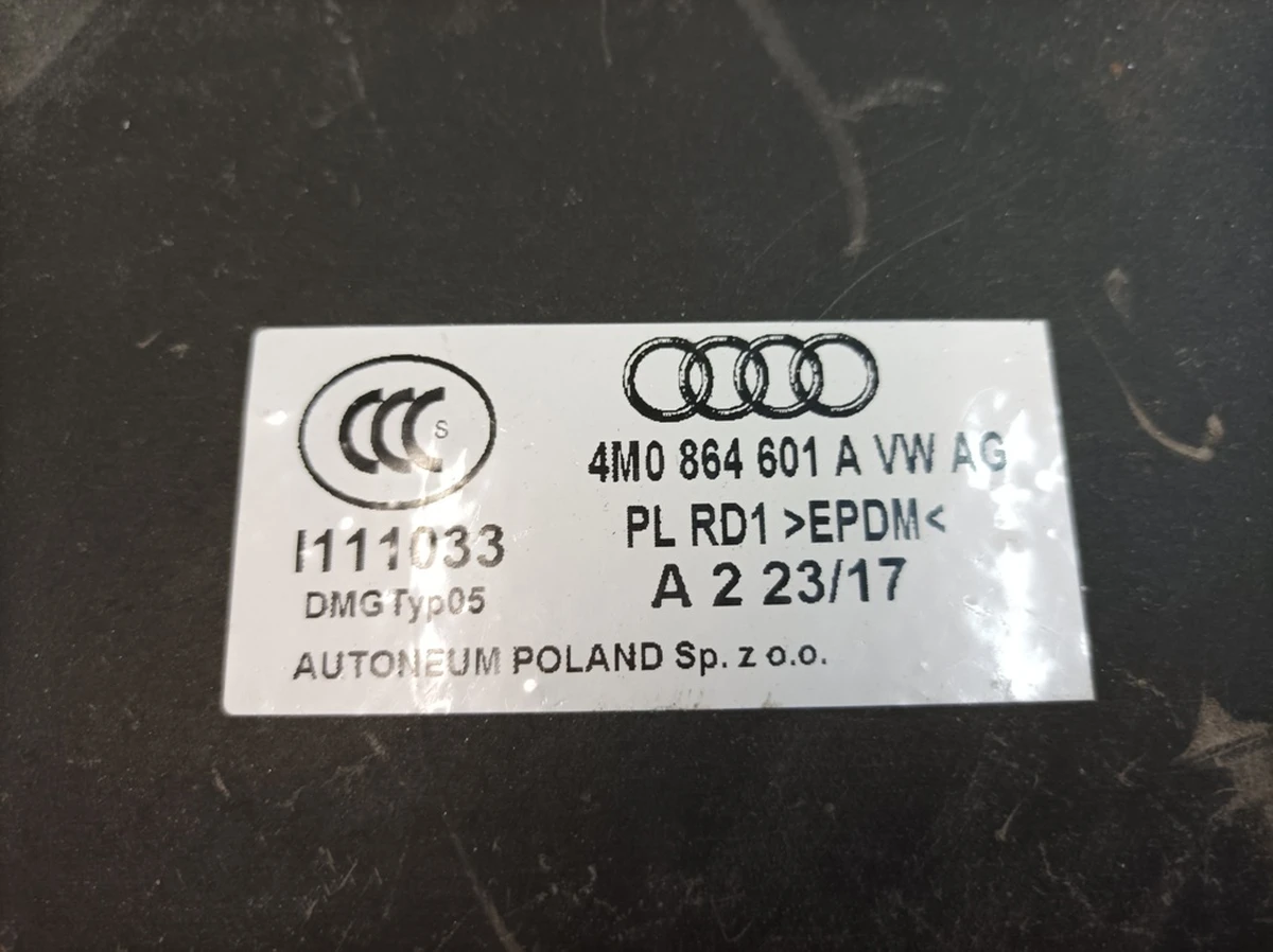 Шумоізоляція ніші запасного колеса передня ліва Audi Q7 4M0864601A