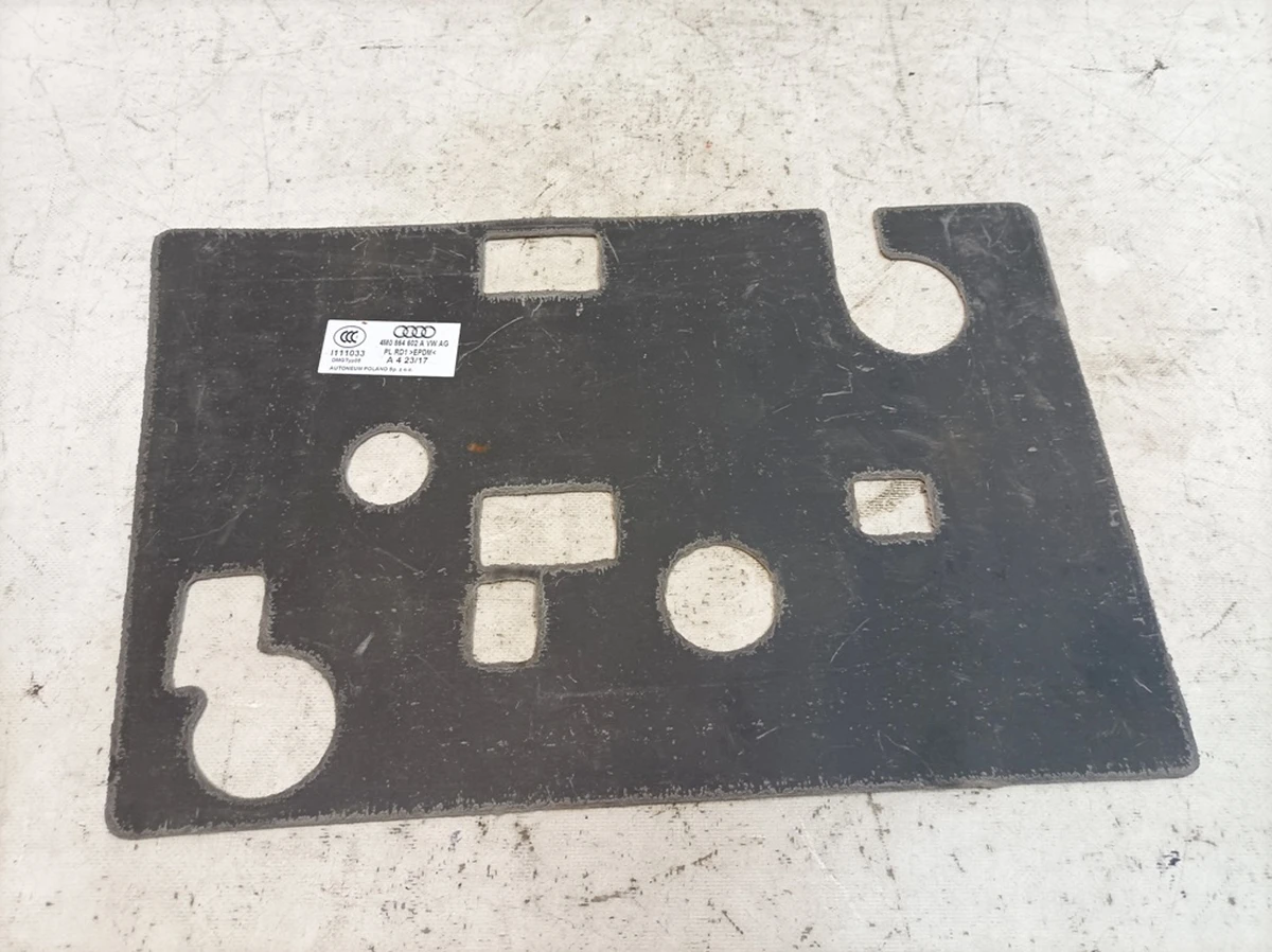 Шумоізоляція ніші запасного колеса передня права Audi Q7 4M0864602A