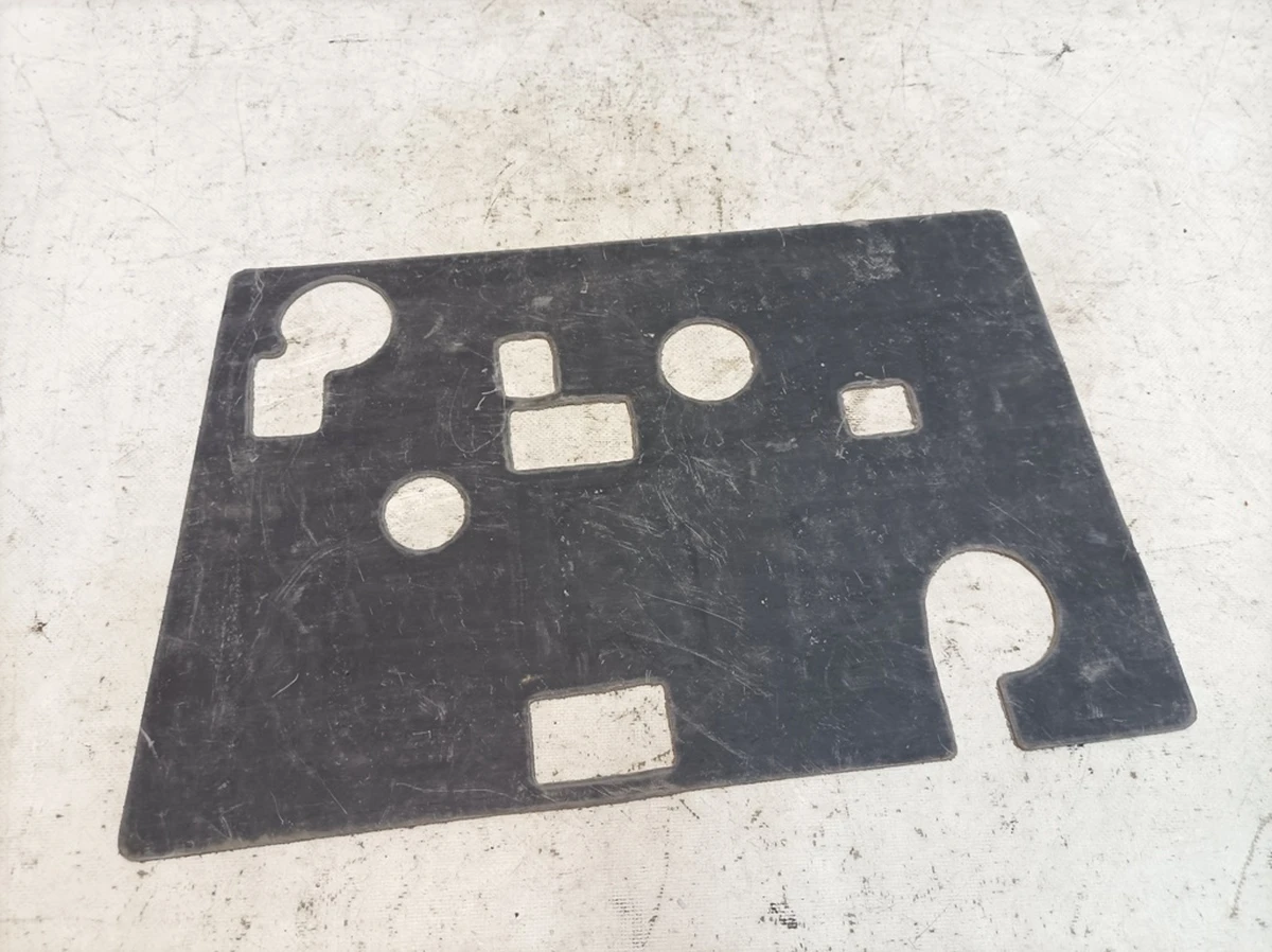 Шумоізоляція ніші запасного колеса передня права Audi Q7 4M0864602A