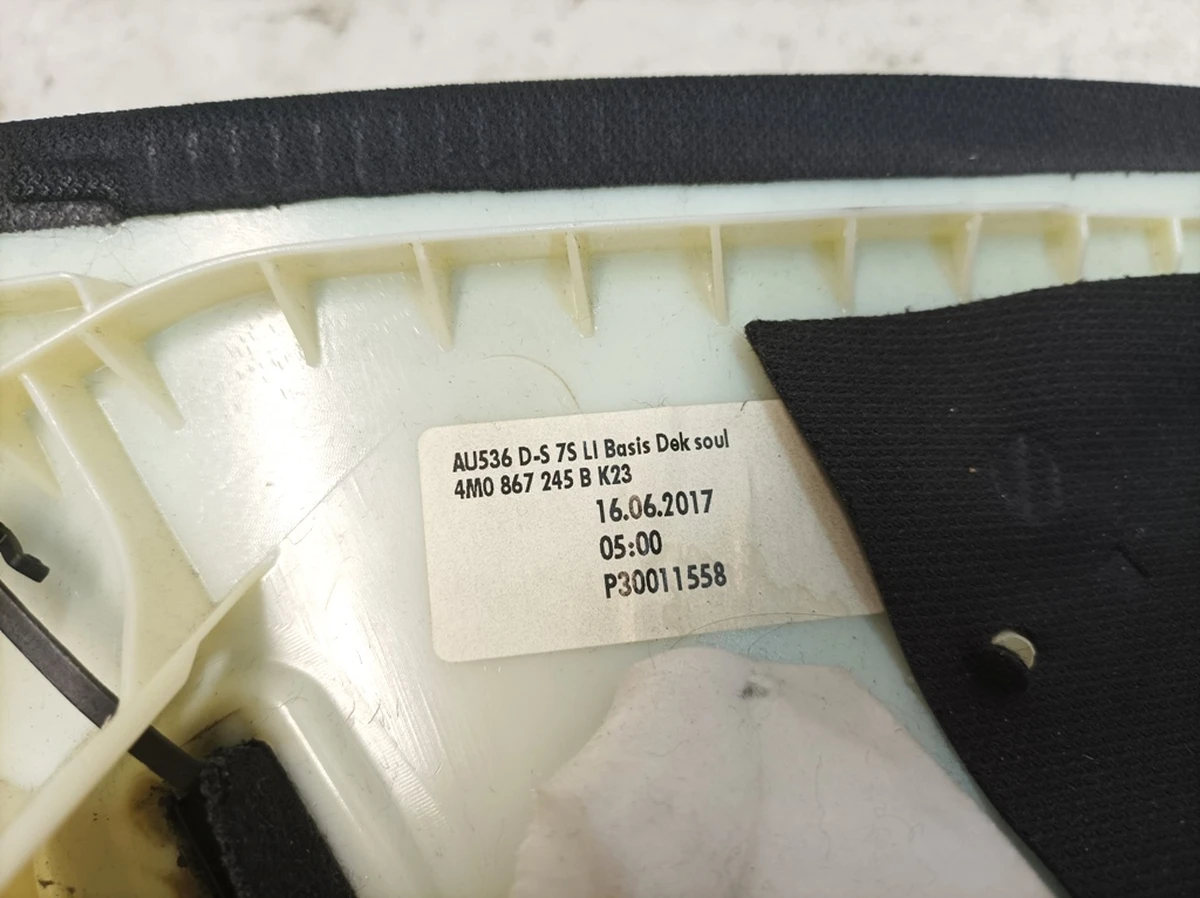 Облицювання стійки D ліва K23 з пошкодженням тканини Audi Q7 4M0867245B