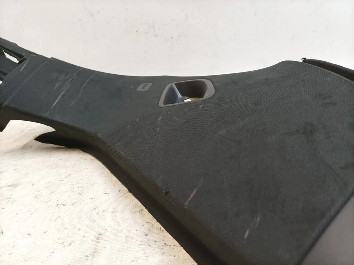 Облицювання стійки D ліва K23 з пошкодженням тканини Audi Q7 4M0867245B