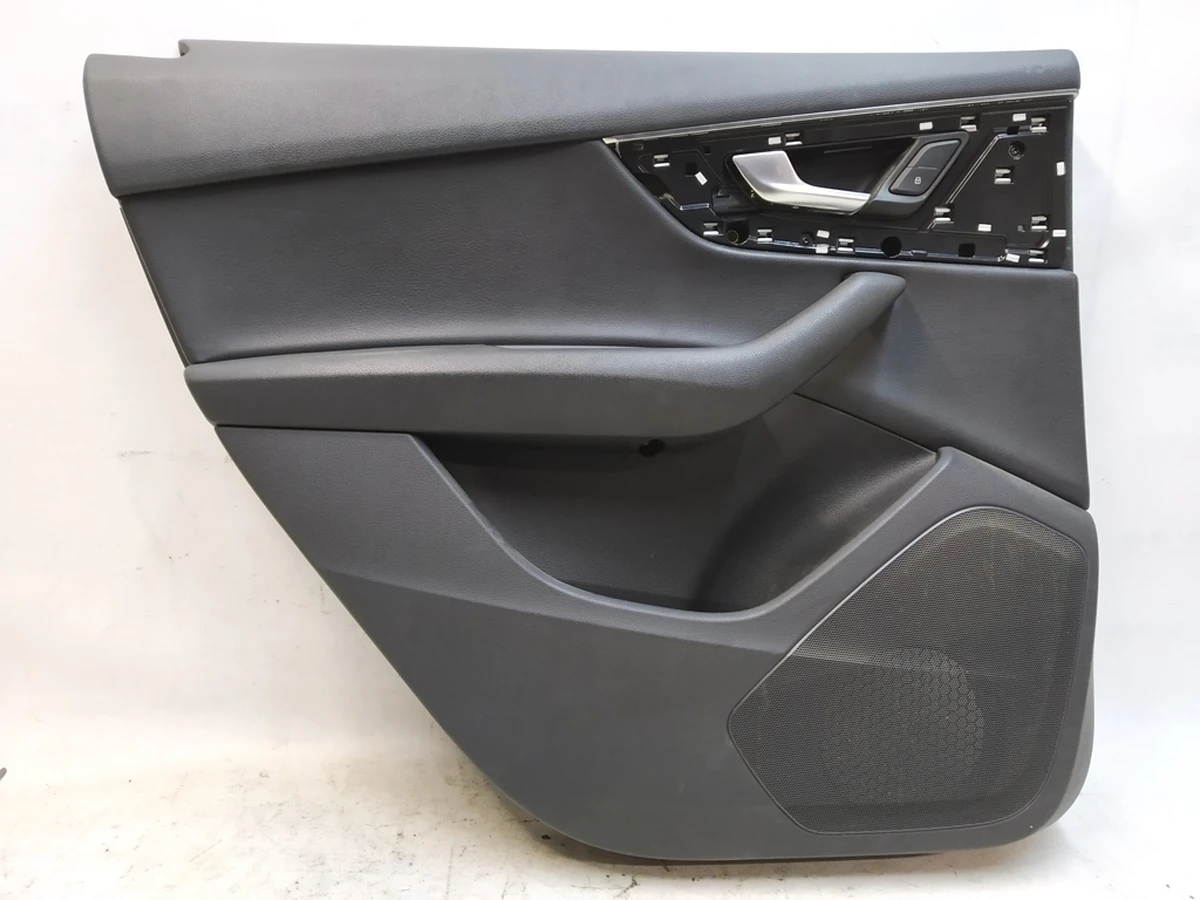 Карта дверей задньої лівої (штучна шкіра) у зборі без динаміка Audi Q7 4M0867303B