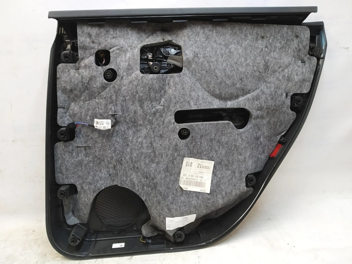 Карта дверей задньої лівої (штучна шкіра) у зборі без динаміка Audi Q7 4M0867303B