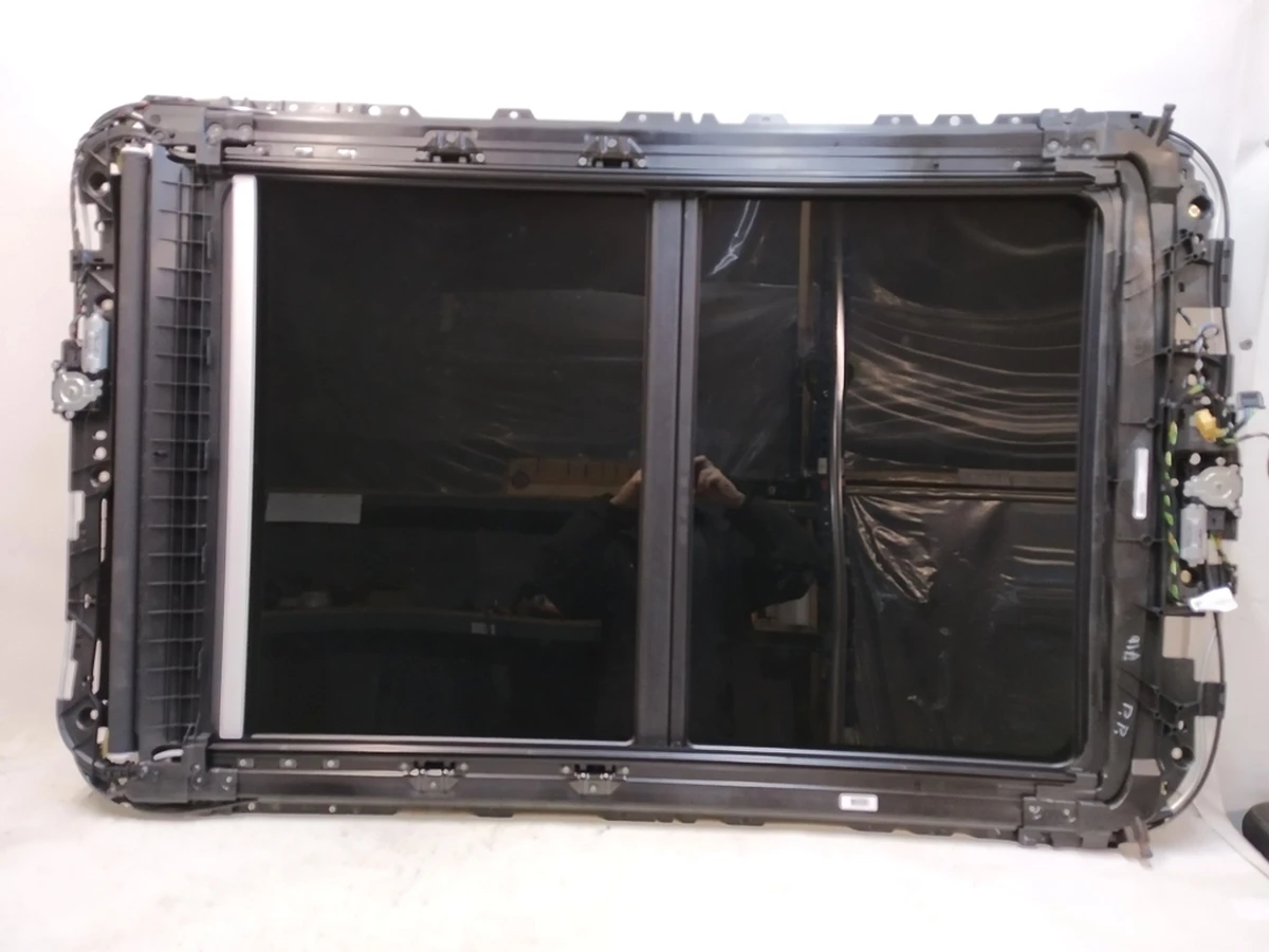 Дах панорамний з люком у зборі Audi Q7 4M0877041D