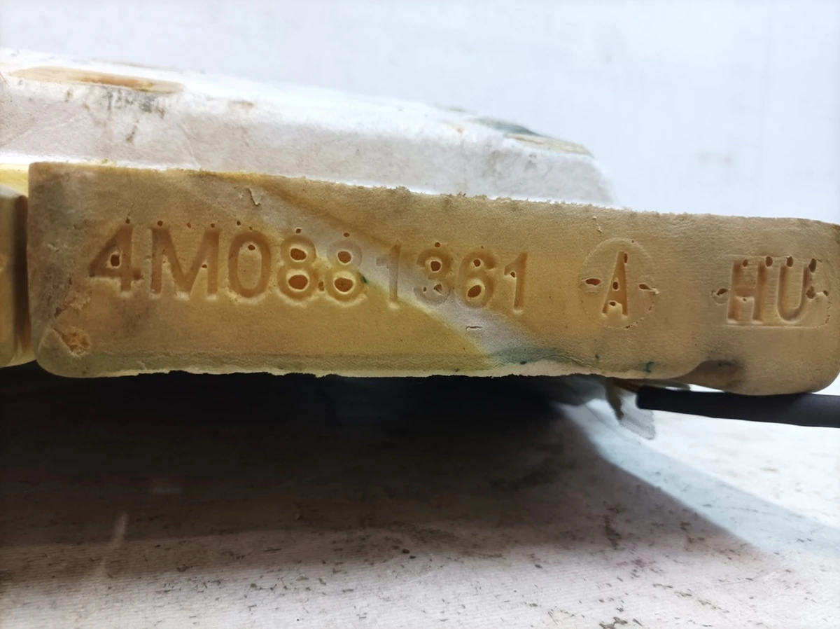 Наповнювач подушки сидіння переднього лівого у зборі з підігрівом пошкоджено Audi Q7 4M0881361A