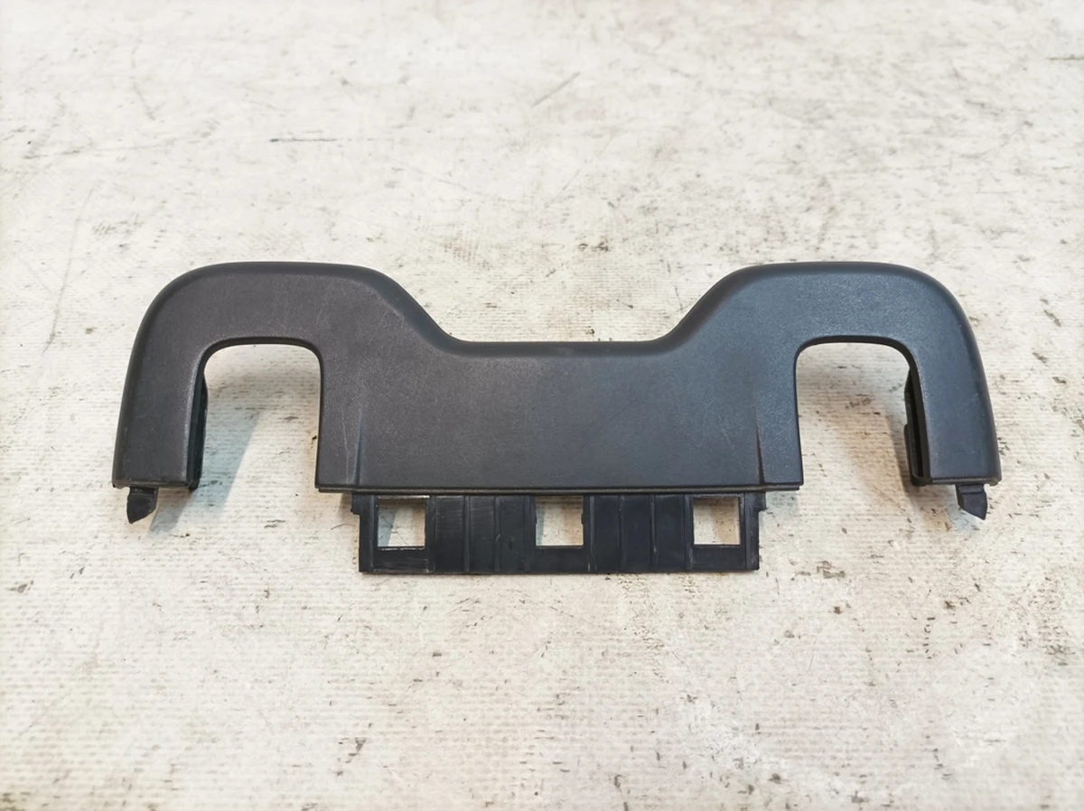 Накладка верха спинки сиденья правого левого Audi Q7 4M0881590J