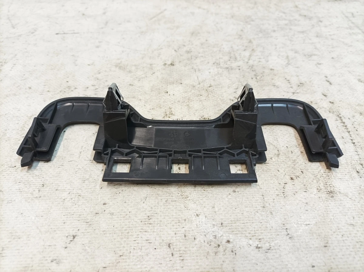 Накладка верха спинки сиденья правого левого Audi Q7 4M0881590J