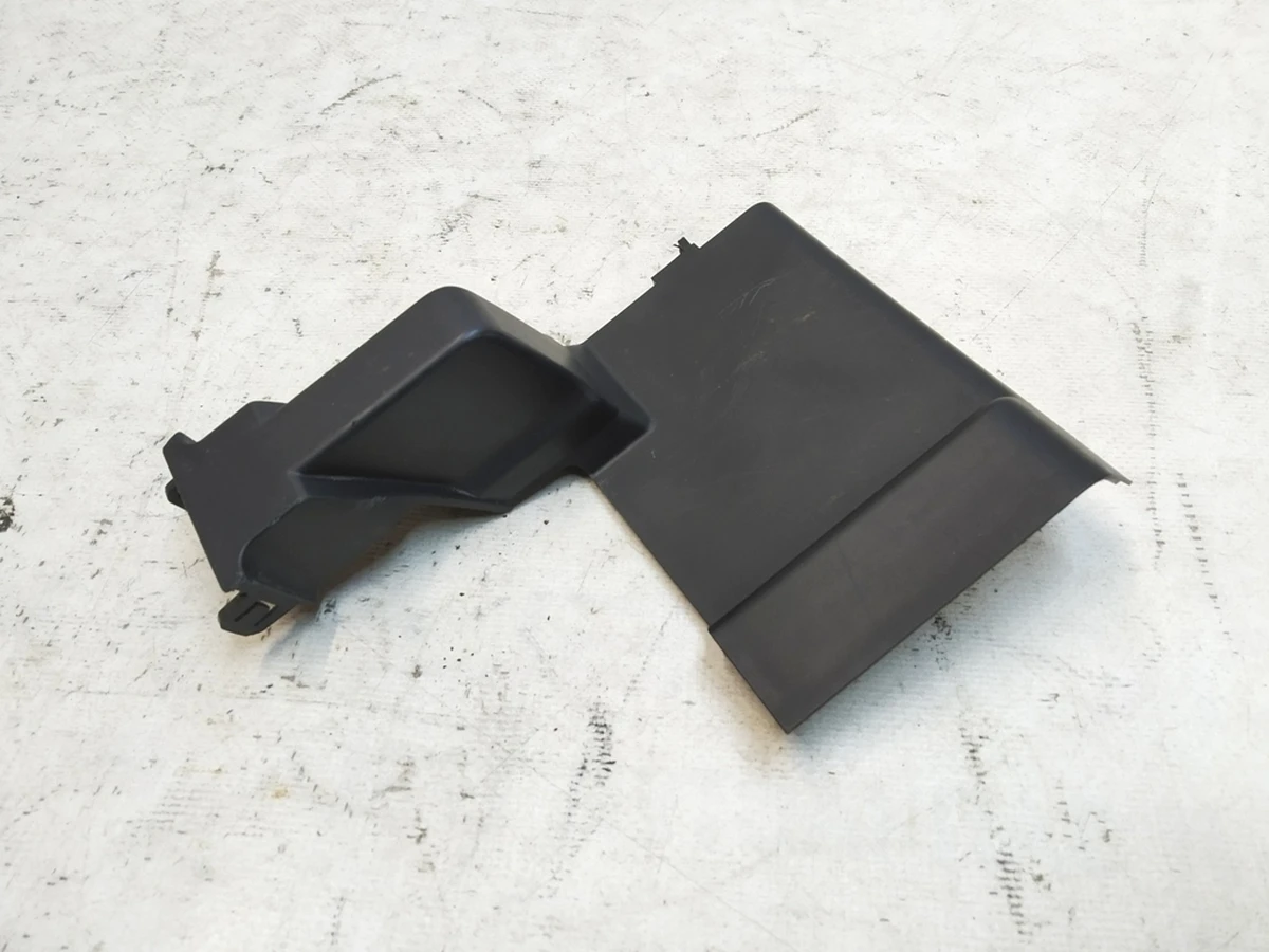 Накладка каркаса сиденья второго ряда внутреняя передняя Audi Q7 4M0883689C