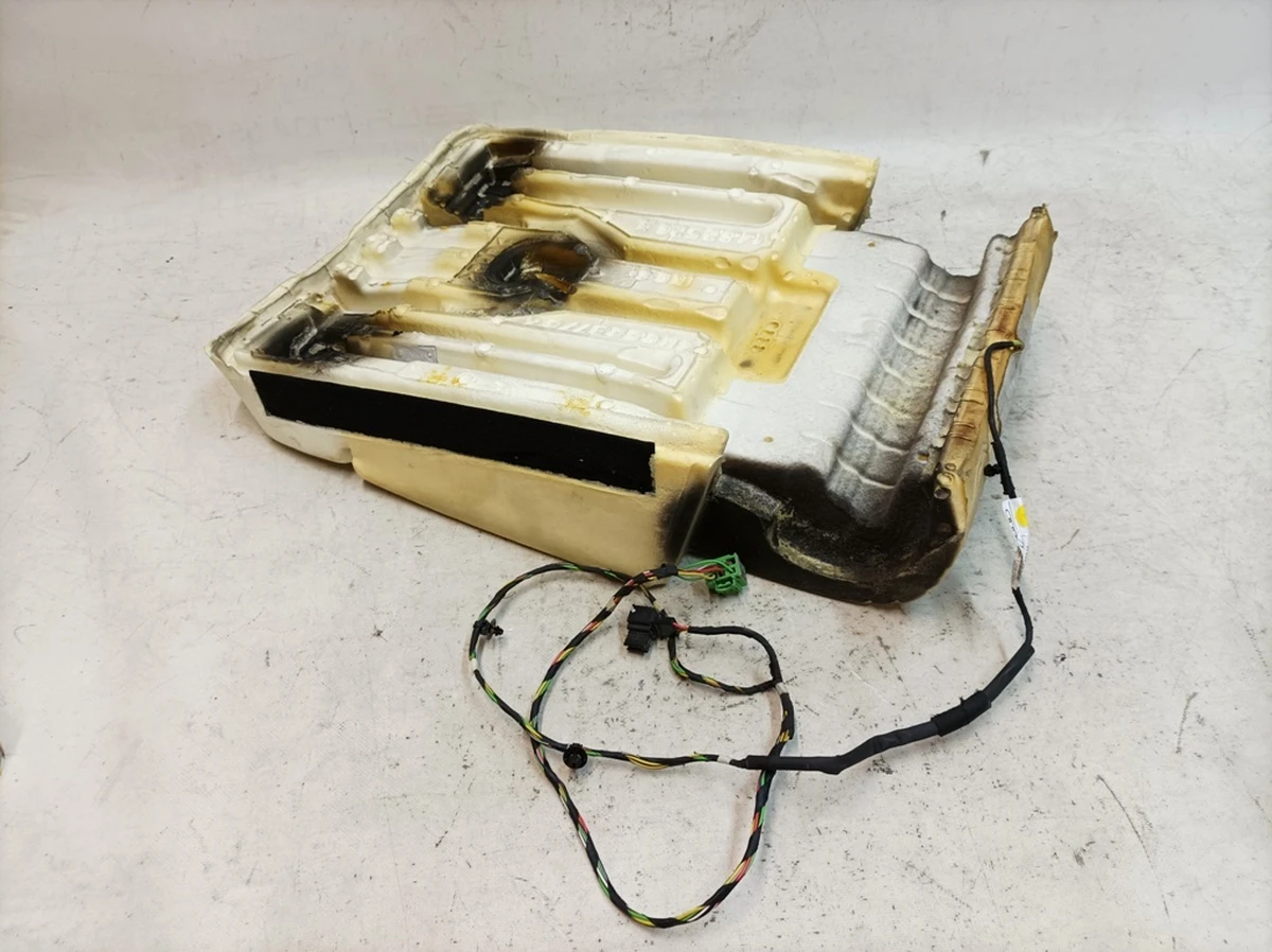 Seat back filler, rear right, with heating element with oxidized contacts Audi Q7 4M0883776A