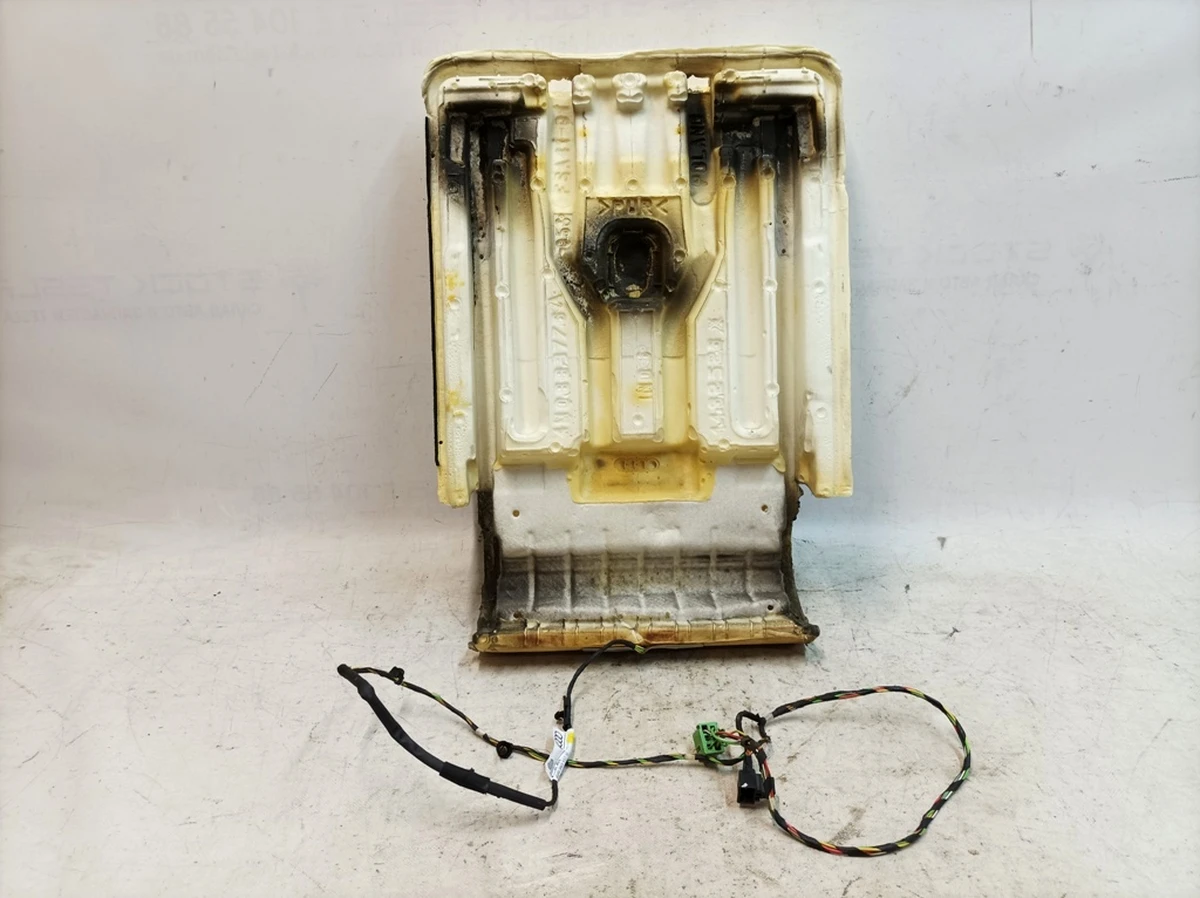 Seat back filler, rear right, with heating element with oxidized contacts Audi Q7 4M0883776A