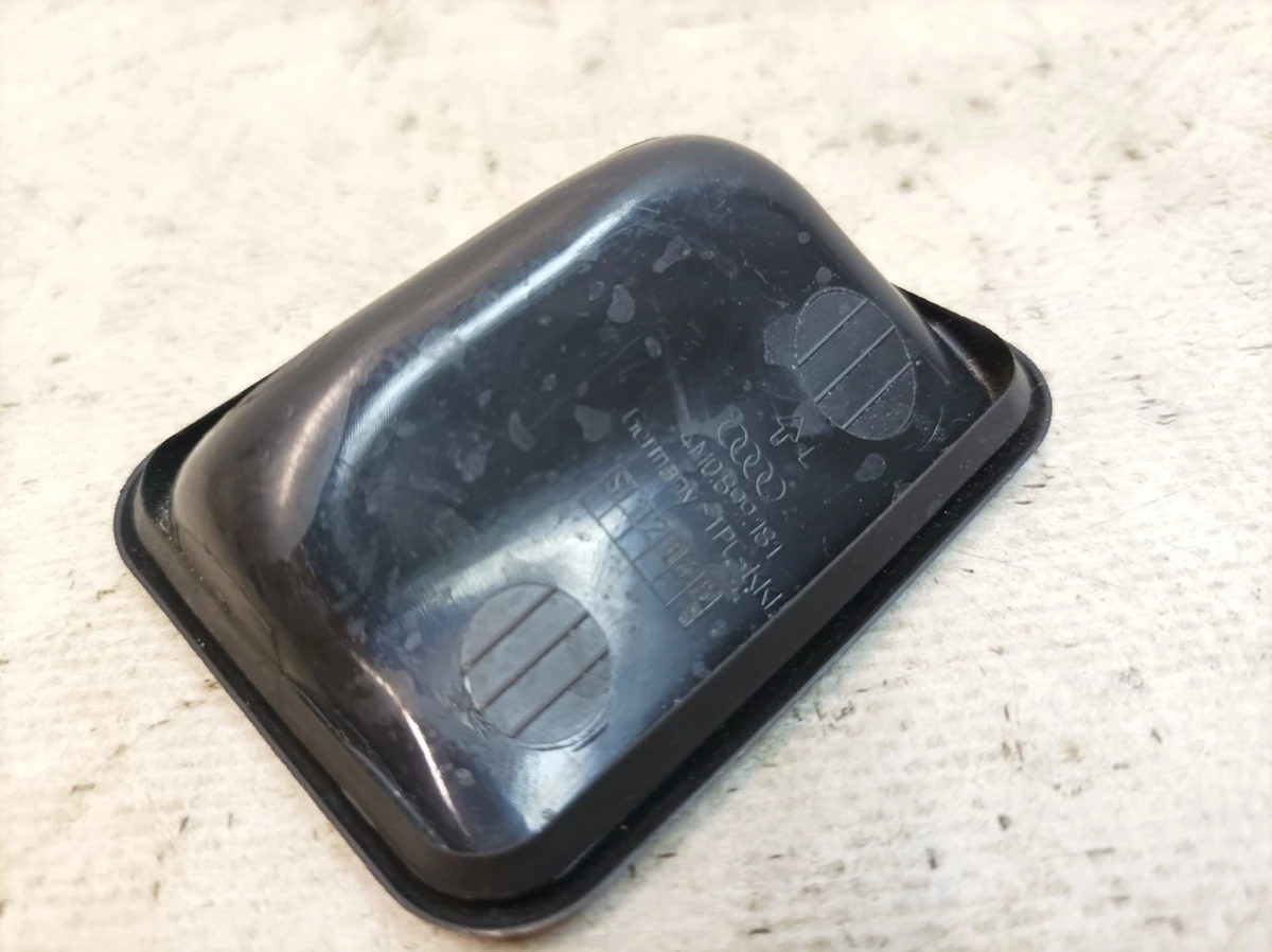 Заглушка кузовна стійка А ліва Audi Q7 4M0899181