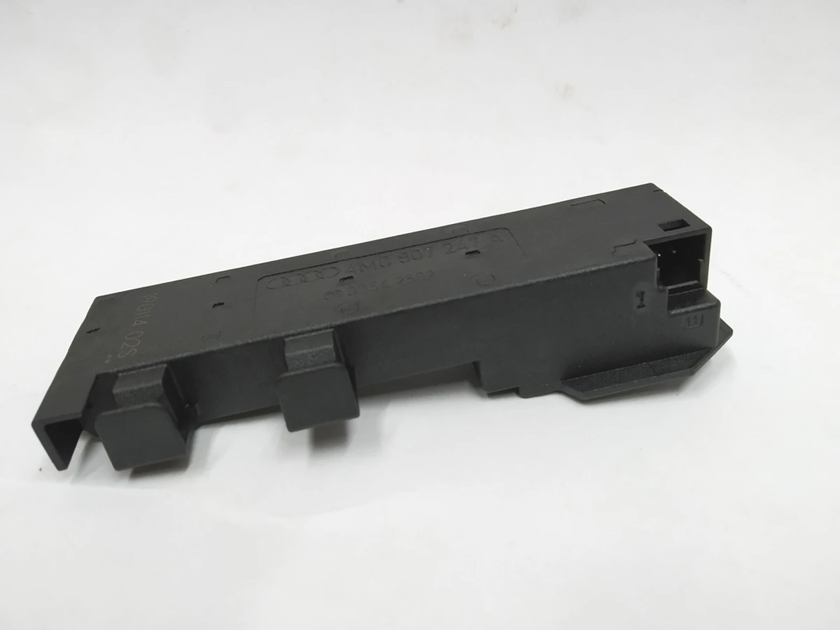 Антена системи санкційного доступу та пуску двигуна (KESSY) Audi E-tron Porsche Taycan 4M0907247A