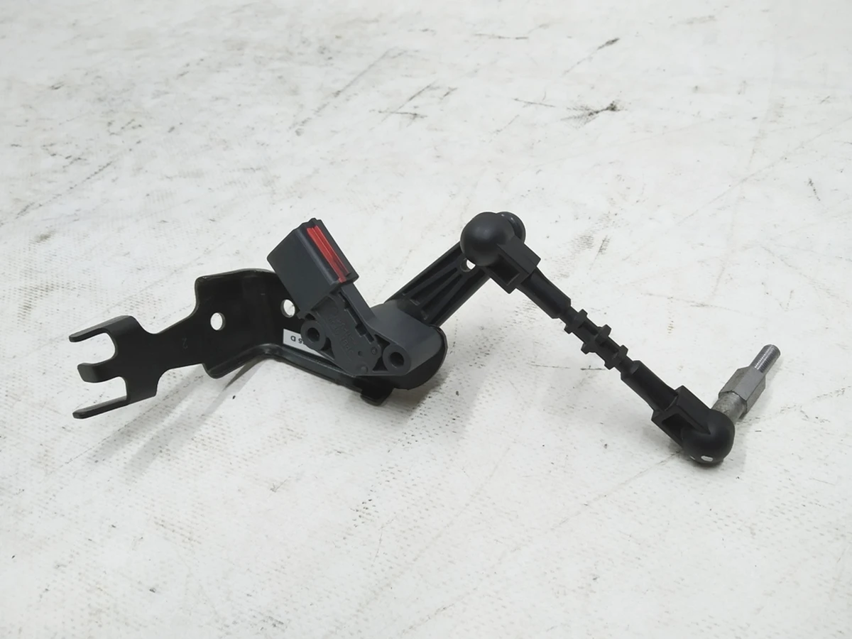 Датчик дорожного просвета c кронштейном левый Audi E-tron 4M0941285D