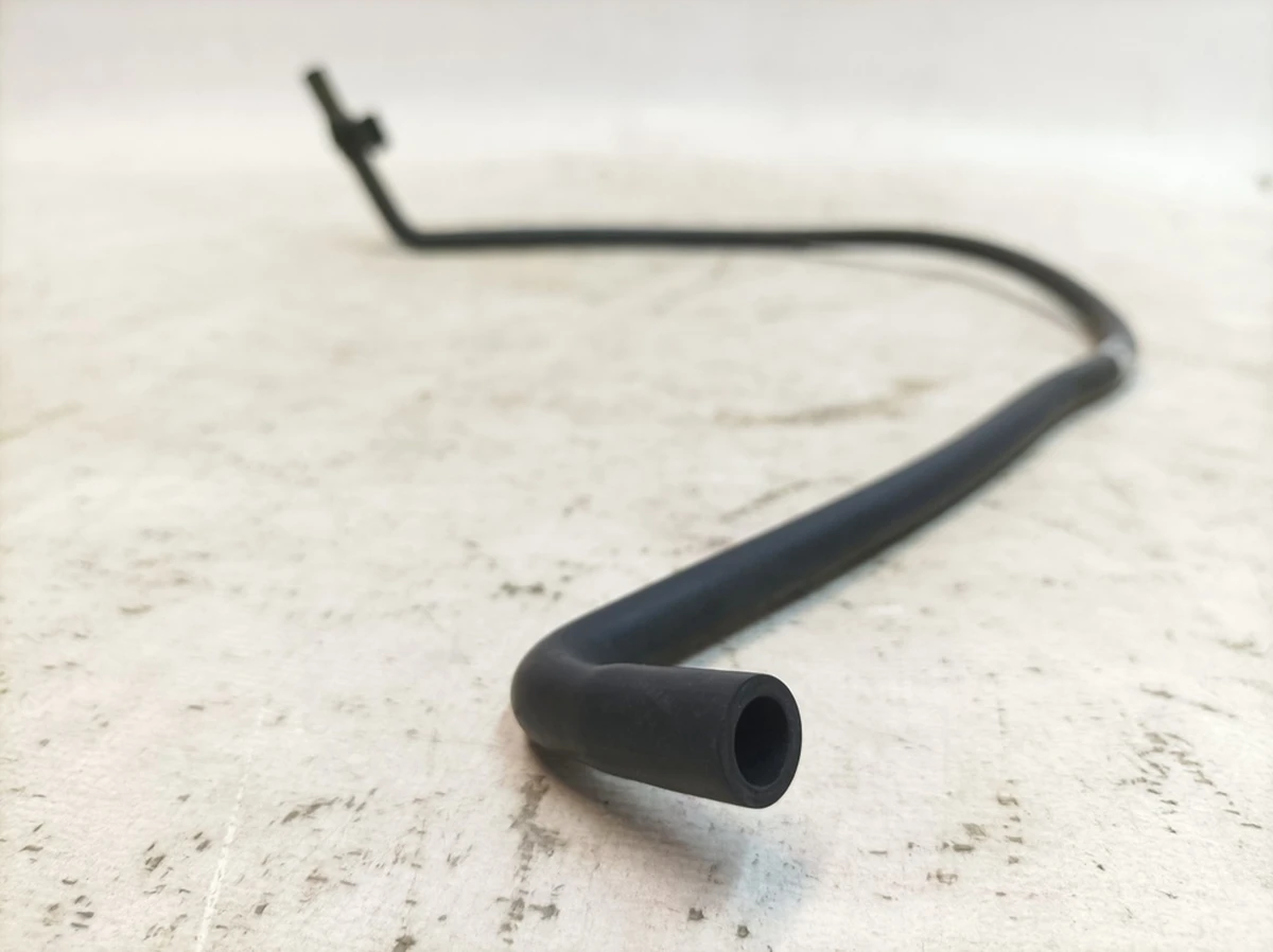 Шланг вентиляції фари лівої Audi Q7 4M0941717