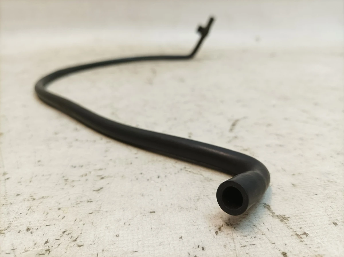 Шланг вентиляции фары правой Audi Q7 4M0941718