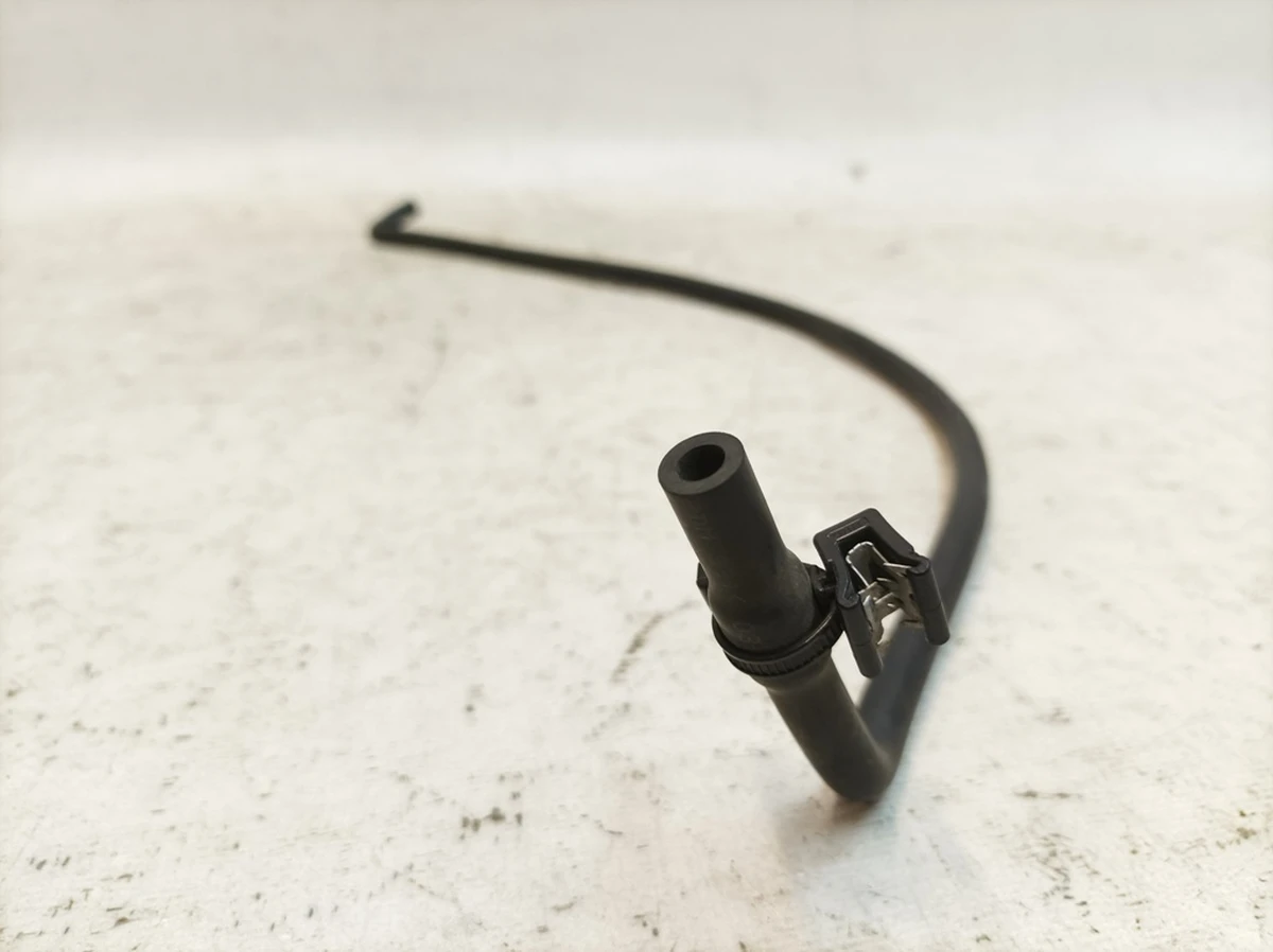 Шланг вентиляции фары правой Audi Q7 4M0941718