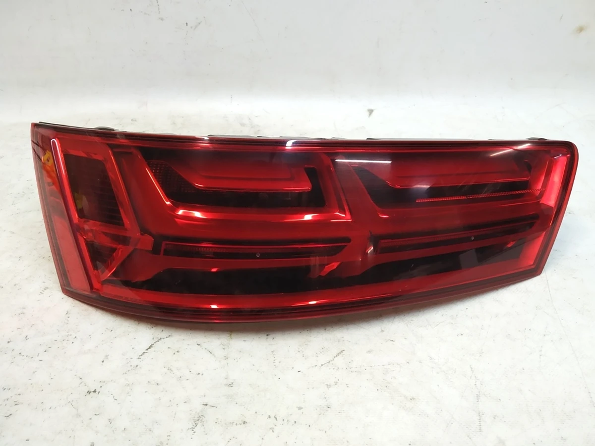 Ліхтар світлодіодний задній лівий у зборі Audi Q7 4M0945093D