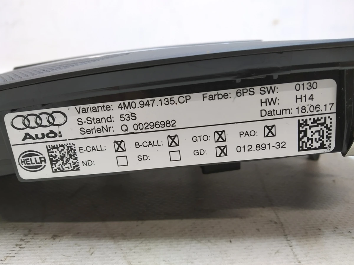 Панель освещения с микрофоном и блоком управления в сборе с датчиком движения Audi Q7 4M0947135CP