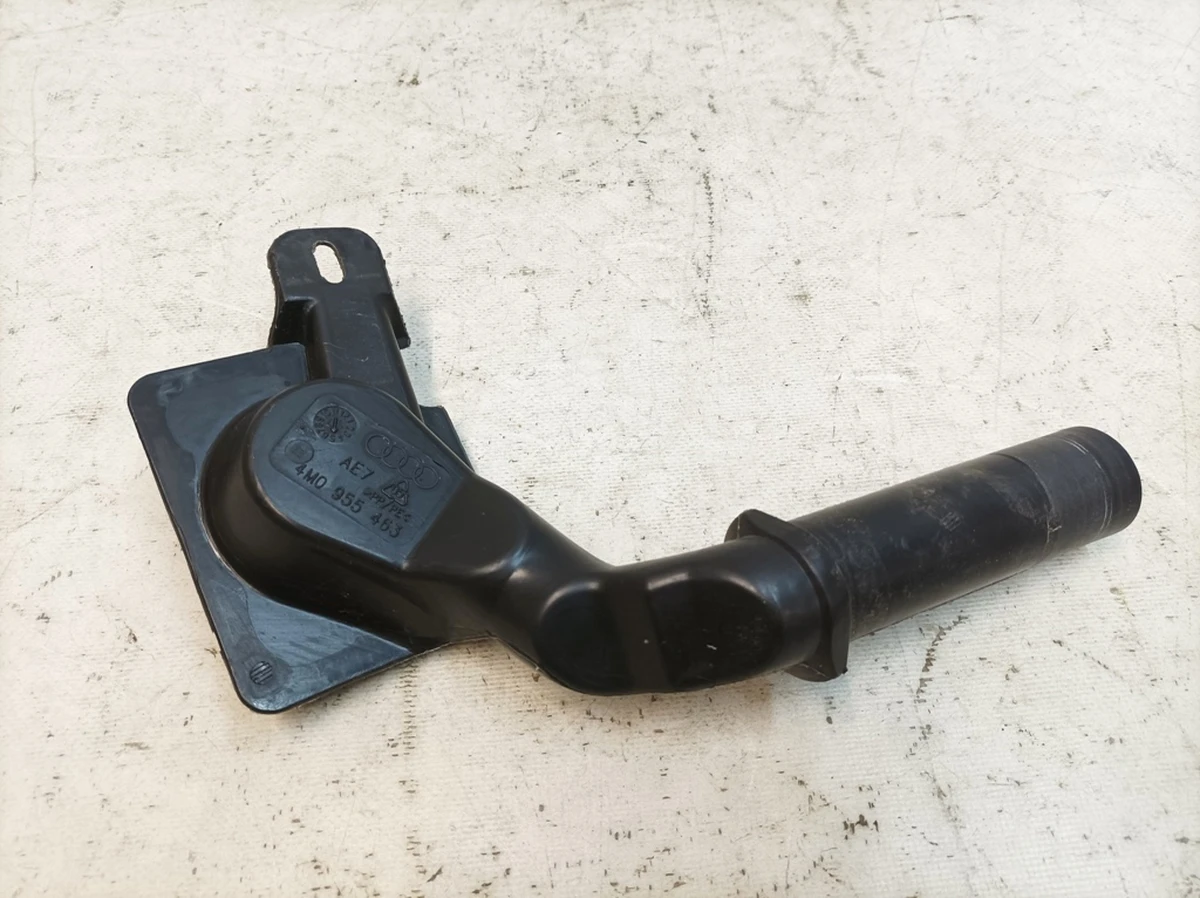 Заливна горловина бачка склоомивача Audi Q7 4M0955463