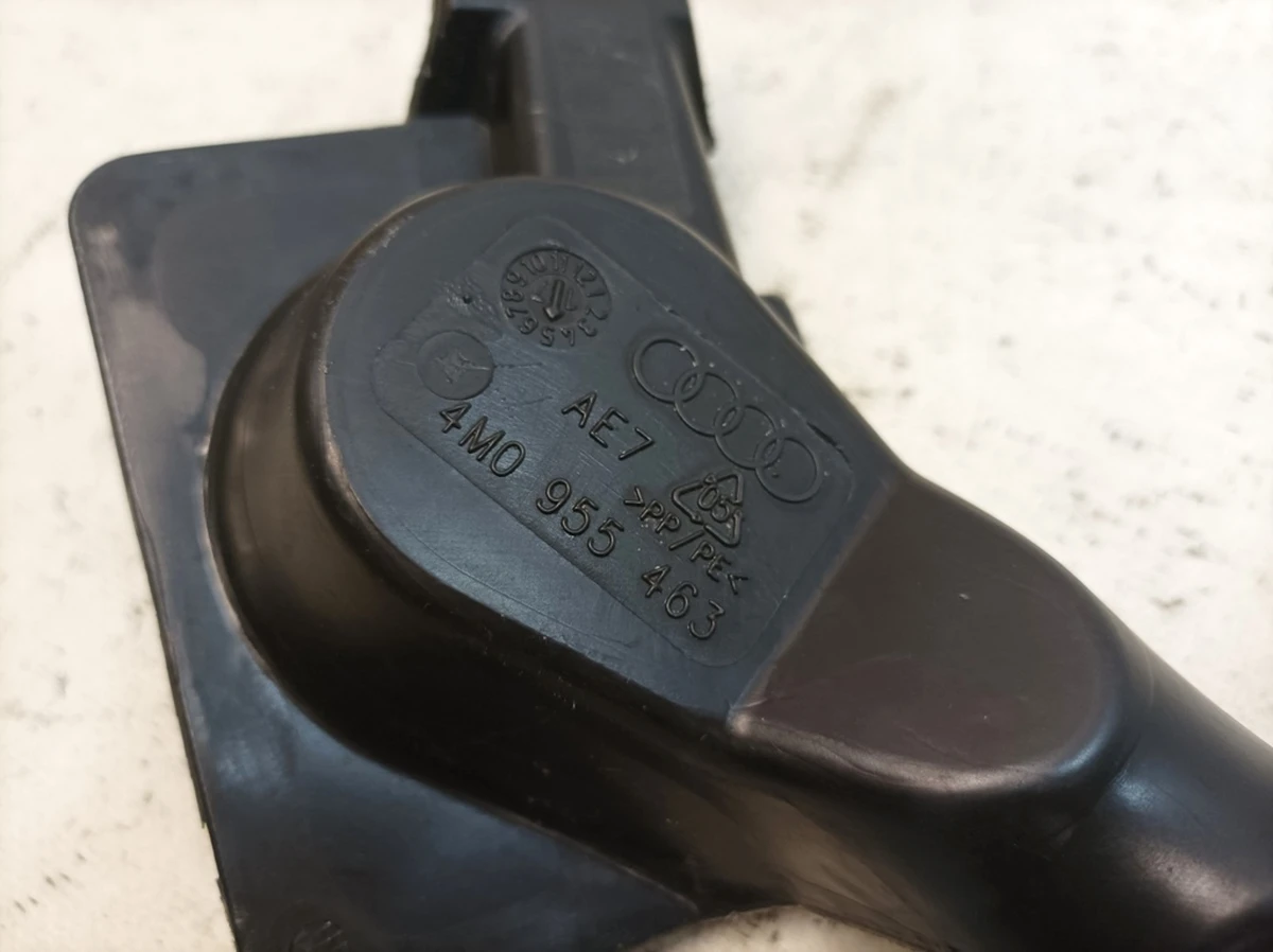 Заливна горловина бачка склоомивача Audi Q7 4M0955463