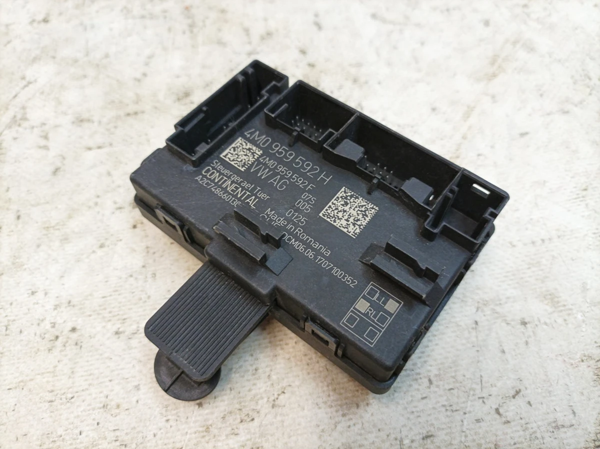 Блок управления двери передней пассажирской Audi Q7 4M0959592H